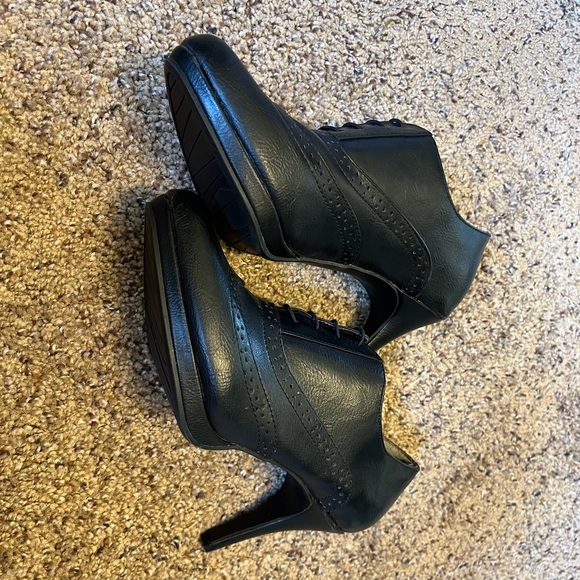 EUC Heels - Picture 4 of 6